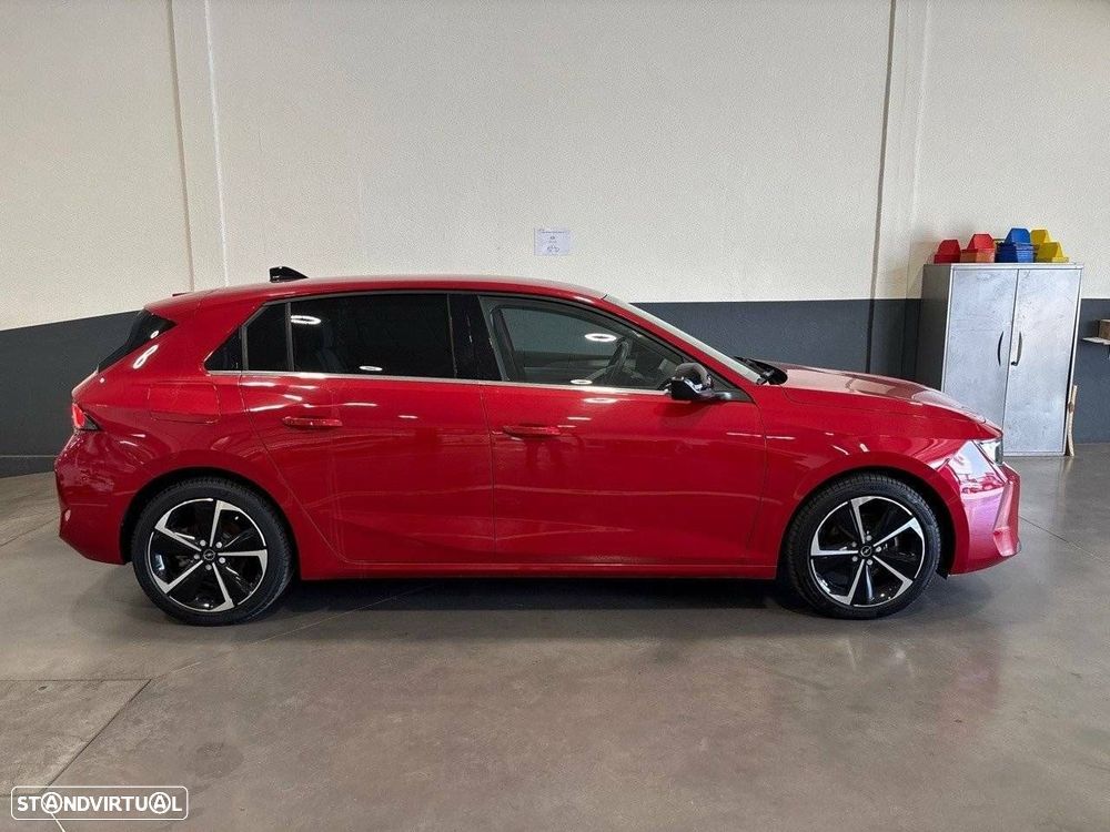 Opel Astra 1.2 T Elegance - 4