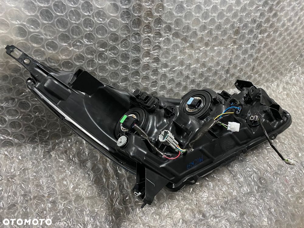 LAMPA LEWA ZWYKŁA CZARNA NISSAN MICRA K14 26060 5FA08 KOITO 100-18728 - 8