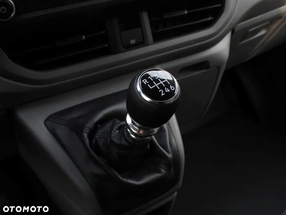 Volkswagen Caravelle - 13