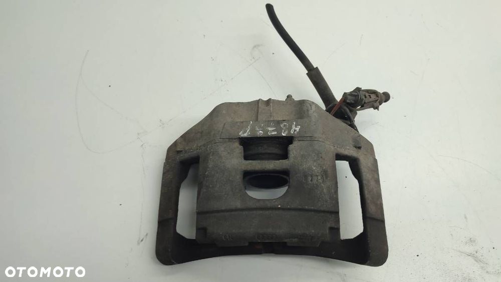 ZACISK PRZÓD PRAWY AUDI A8 D3 HAMULEC 3.0 TDI