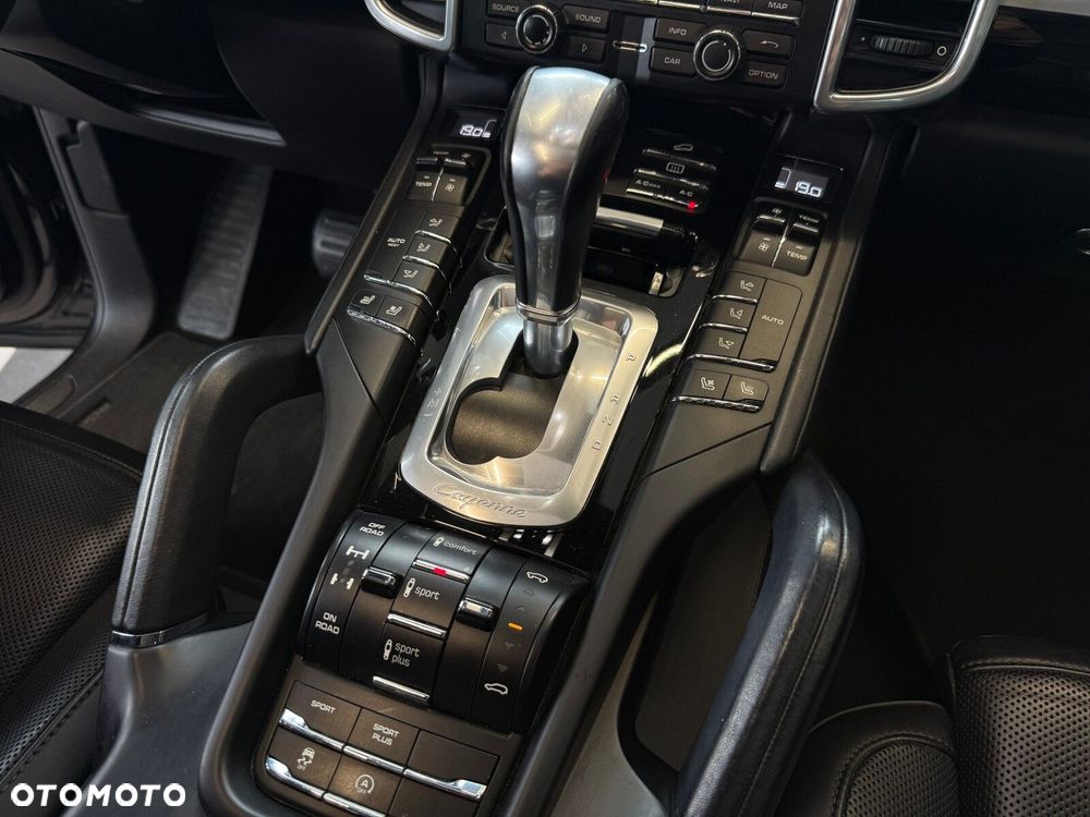 Porsche Cayenne - 27