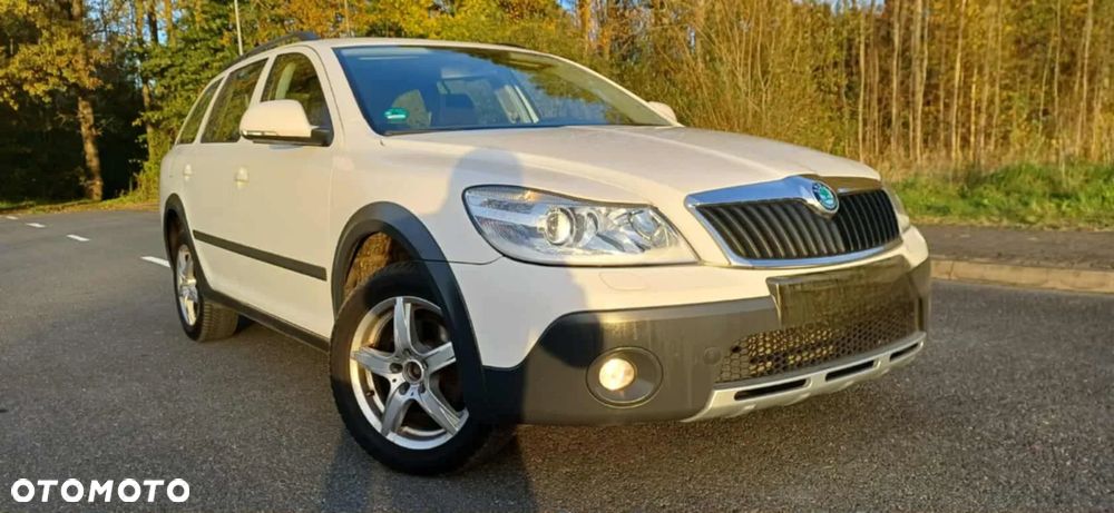 Skoda Octavia ver-combi-2-0-tdi-dpf-4x4-dsg-scout - 2