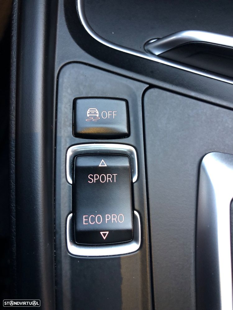 BMW 320 d Touring Aut. Efficient Dynamics Edition Sport Line - 32