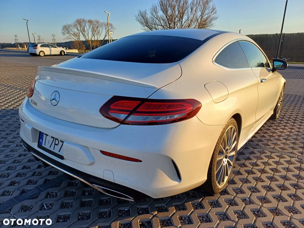 Mercedes-Benz Klasa C 300 9G-TRONIC - 3
