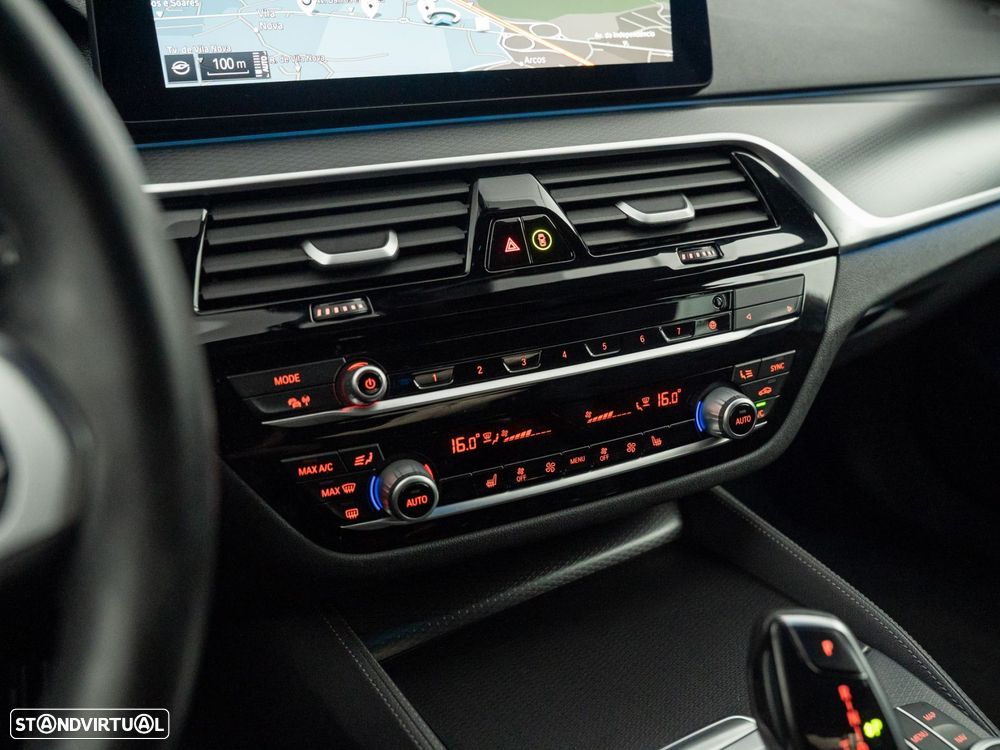 BMW 530 e Pack M - 27