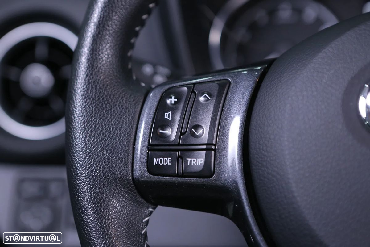 Toyota Yaris 1.0 VVT-i 20 Anos - 9