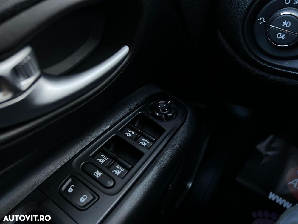 Jeep Renegade 1.3 T-GDI Limited - 29