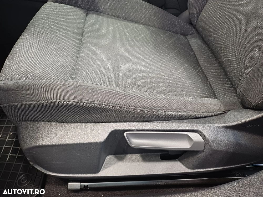 VOLKSWAGEN Golf 2023 — imagine 8