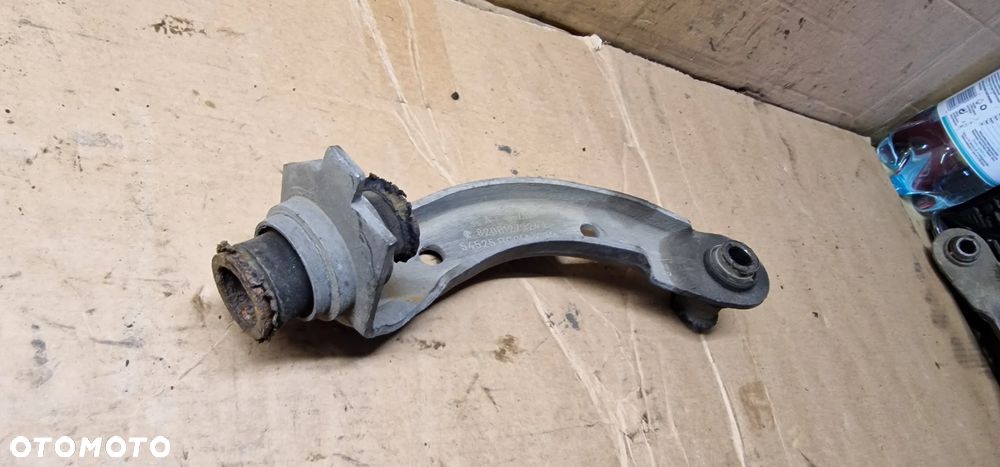 Uchwyt mocowanie sanek wózka lewe Renault Clio III 8200127324L - 2