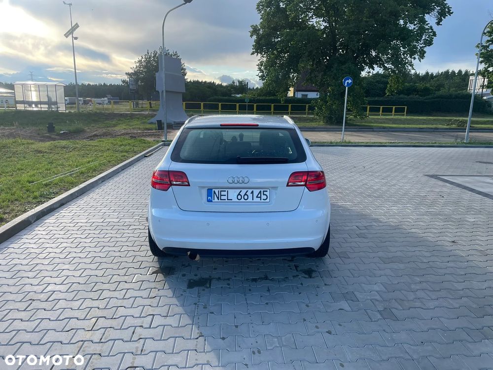 Audi A3 Sportback 1.6 TDI DPF Ambiente - 9