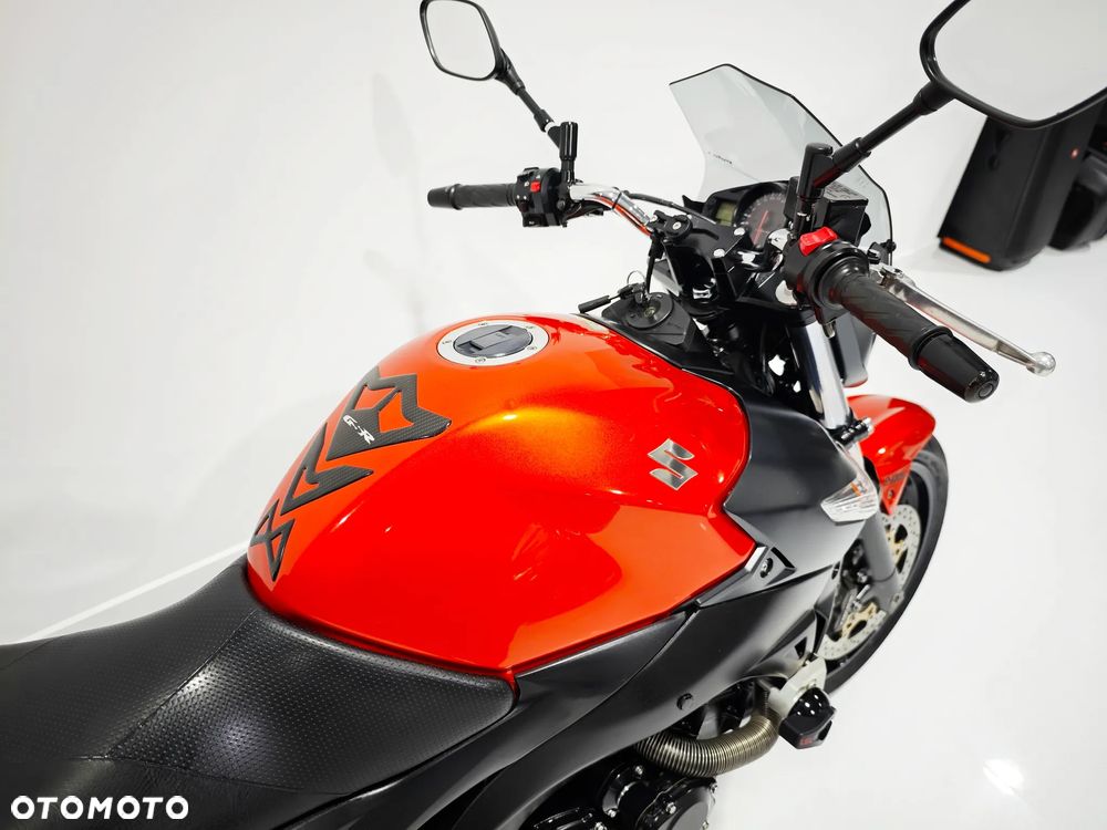 Suzuki GSR - 15