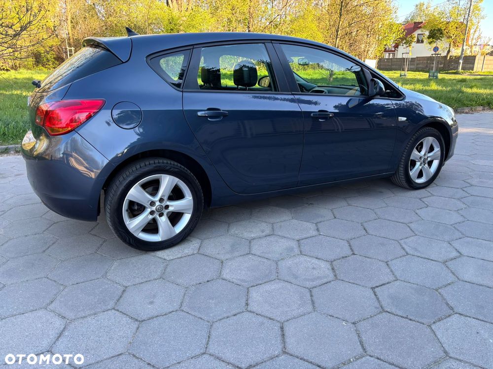 Opel Astra 1.6 Design Edition - 5