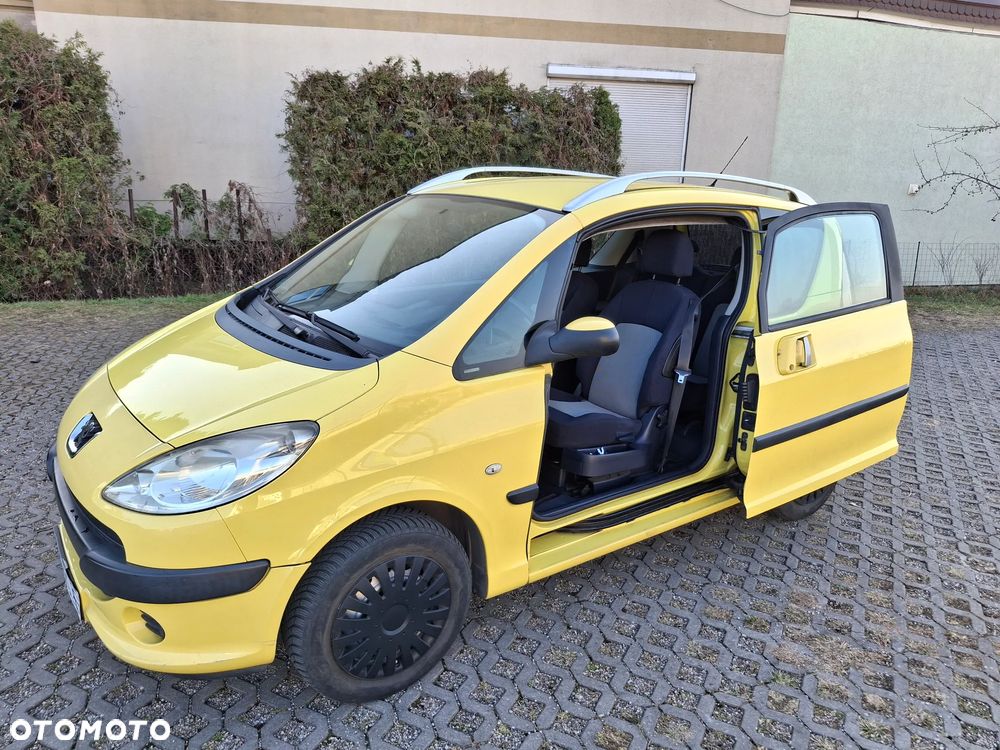 Peugeot 1007 - 1