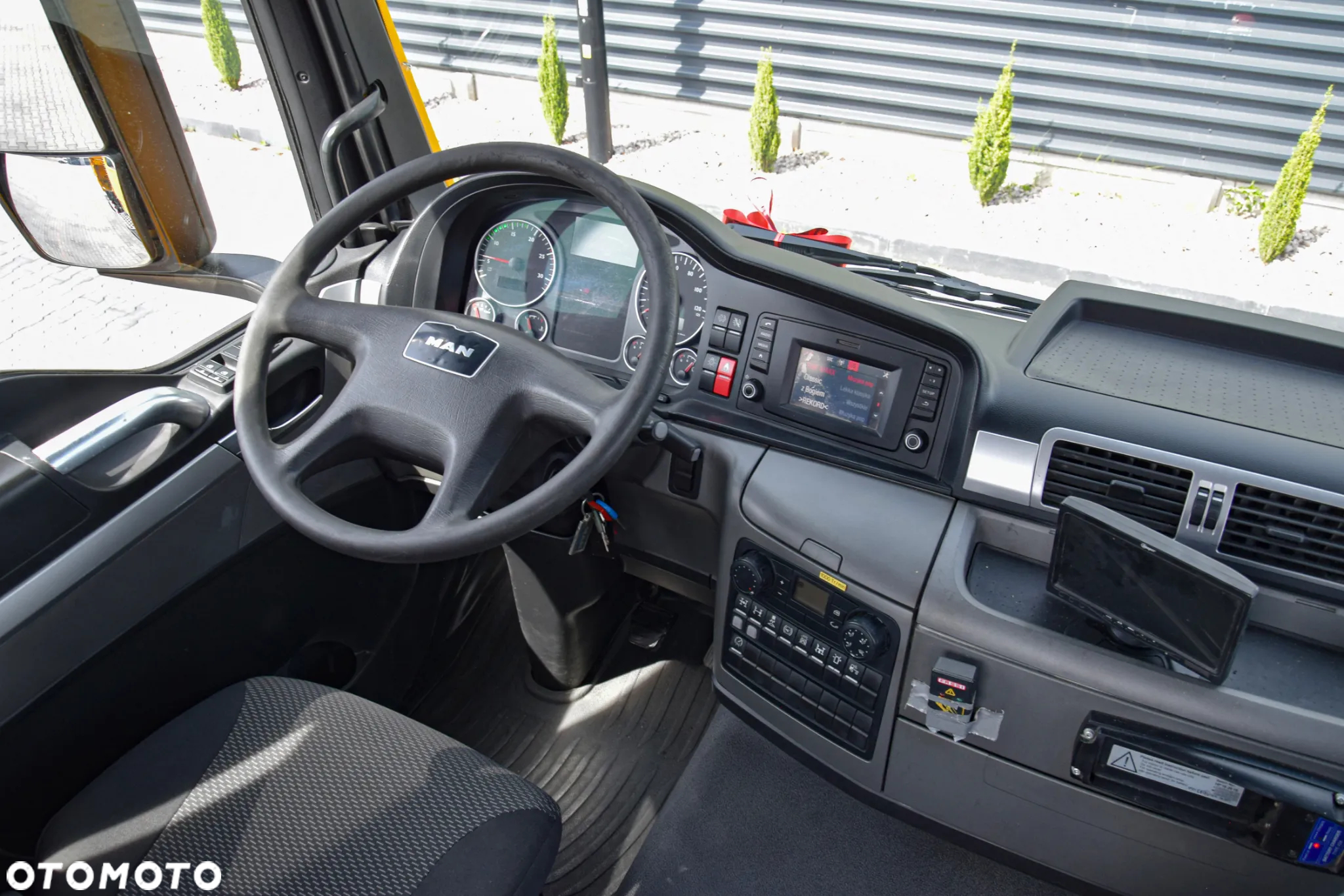 MAN TGS 26.400 / 6x4 / EURO 6 / UDT / HDS FASSI 165 / WYSUW x3 / ROTATOR / CHWYTAK / STEROWANIE RADIOWE / WZMOCNIONA RAMA / WYWROTKA / HYDROBURTA / AUTOMAT / 2017 / NOWE OPONY - 100% / NISKI PRZEBIEG / STAN IDEALNY / SPROWADZONY - 34