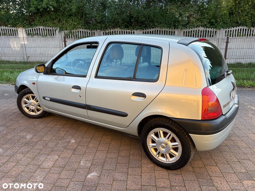 Renault Clio - 15