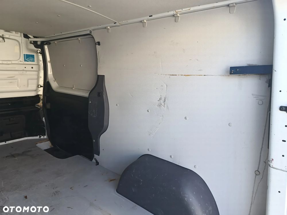 Renault Trafic L2H1 2.0 diesel 145kM 2019rok WEBASTO, CZUJNIKI PARKOWANIA, HAK, NIEWIELKI PRZEBIEG stan BDB, BEZWPADKOWY! - 24