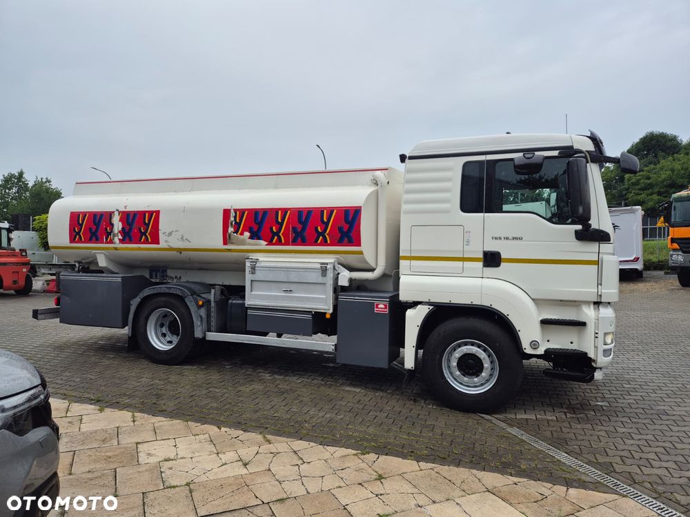 MAN TGS 18.360 / CYSTERNA / PALIWA + OLEJE / ADR / EURO 5 / 11M3 / 3 KOMORY / KABINA SYPIALNIANA / 1WŁ - 7