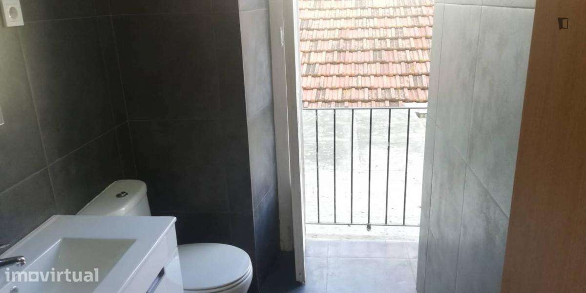 Quarto - localizado em Anjos Lisbon - Grande imagem: 4/27