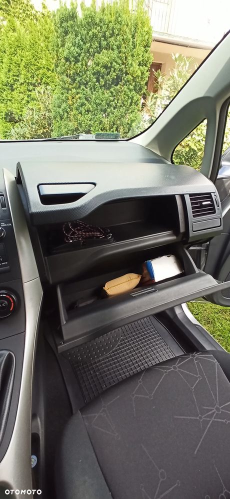 Toyota Auris - 12