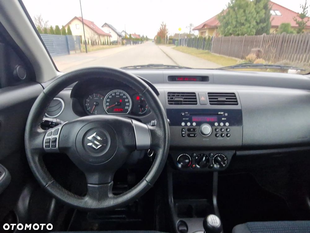 Suzuki Swift 1.3 Sakura - 36