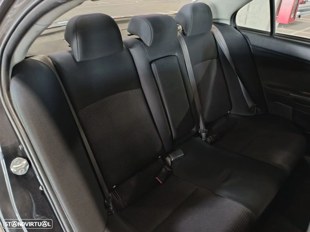 Mitsubishi Lancer 1.5 Invite - 25