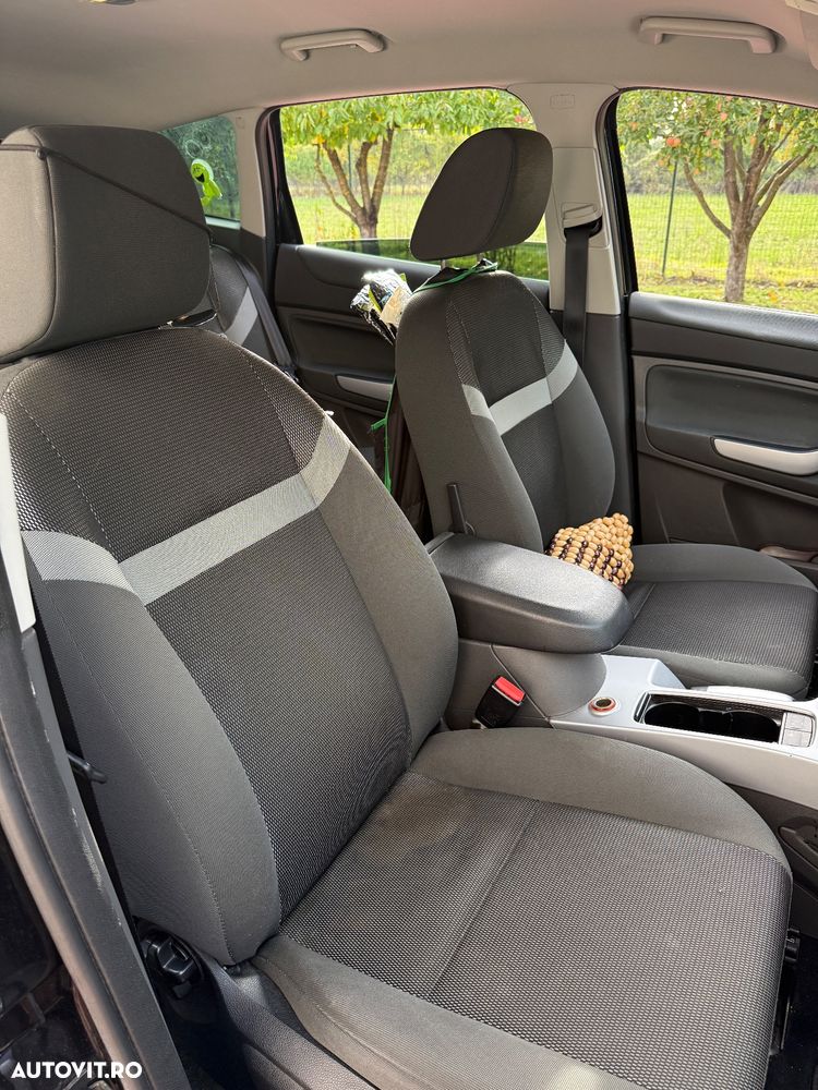 Ford Kuga - 12
