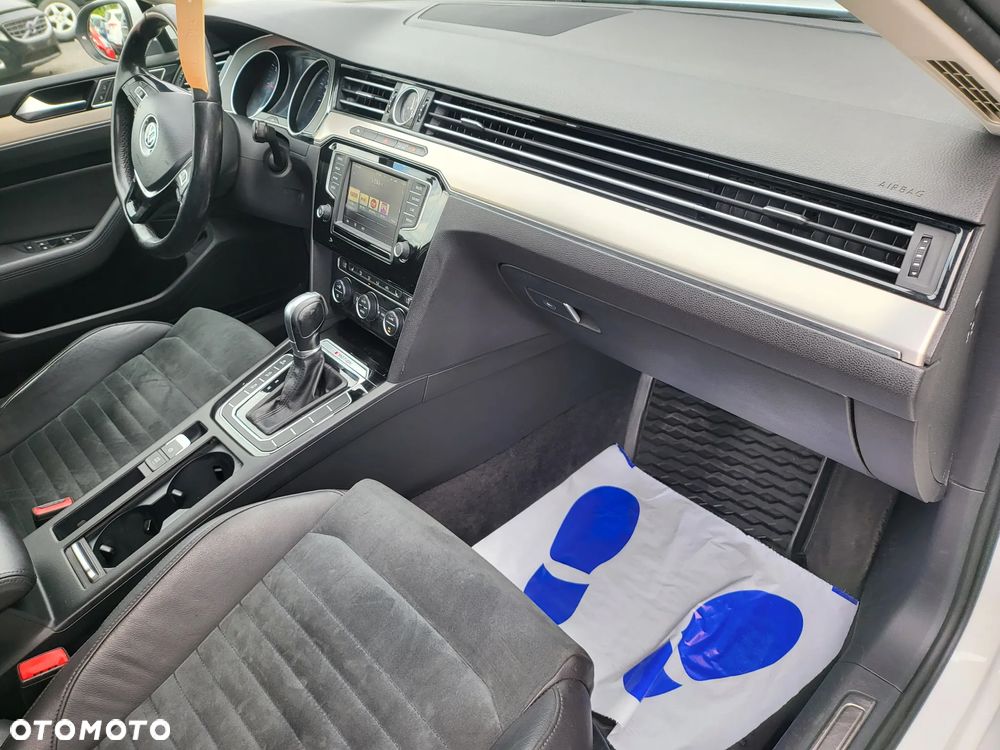 Volkswagen Passat Variant 2.0 TDI SCR 4Motion DSG Highline - 13