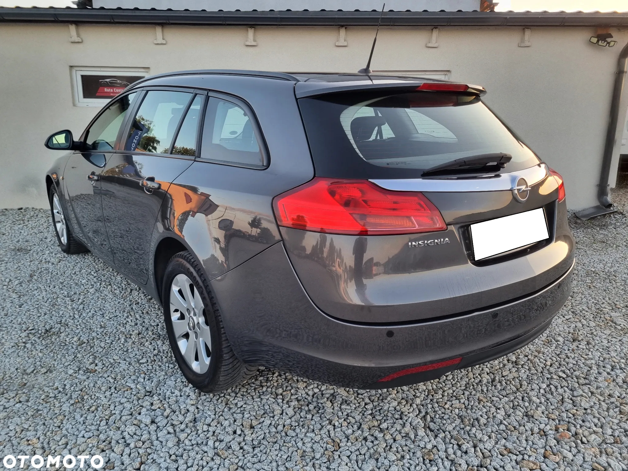 Opel Insignia 1.8 Sports Tourer Design Edition - 3