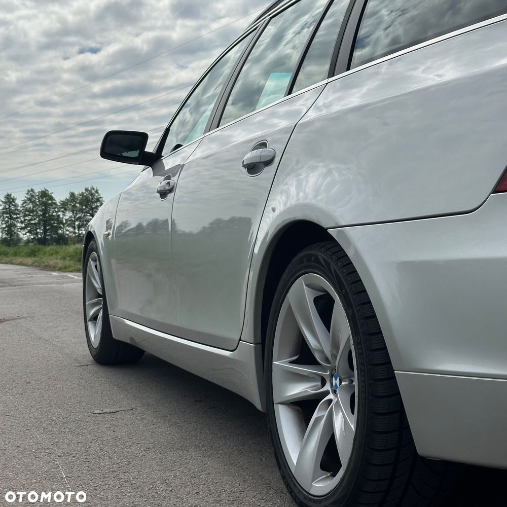 BMW Seria 5 520i - 30