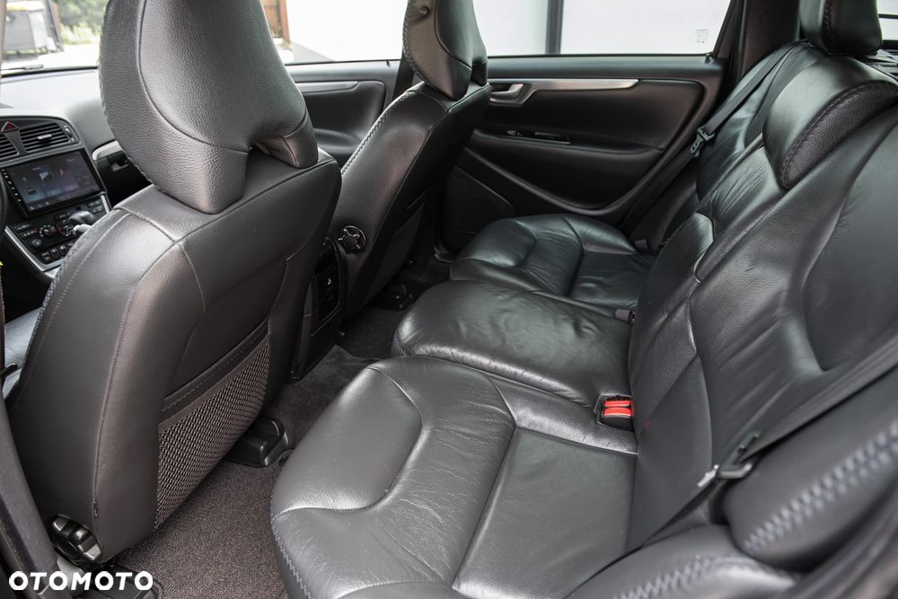 Volvo XC 70 D5 AWD Kinetic - 22