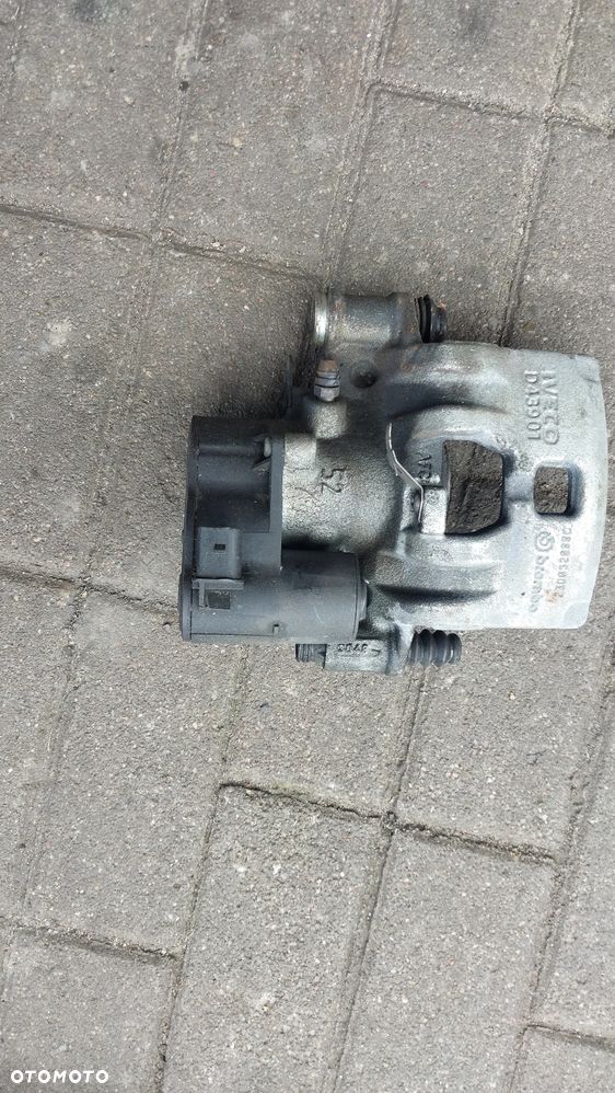 Zacisk hamulcowy lewy tył elektryczny ręczny Iveco Daily (19-) S35