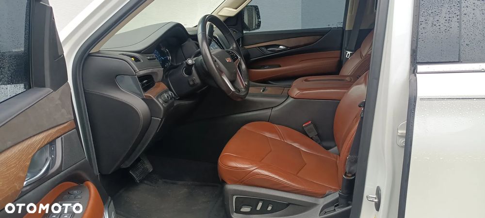 Cadillac Escalade - 18