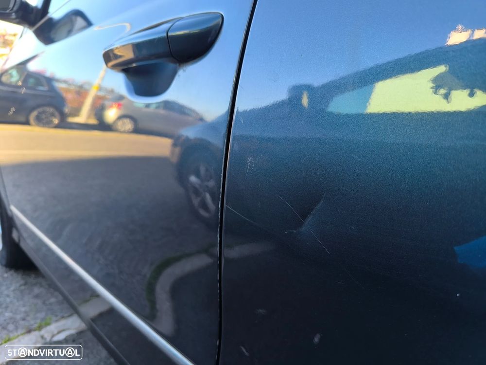 VW Passat 2.0 TDI Confortline - 33