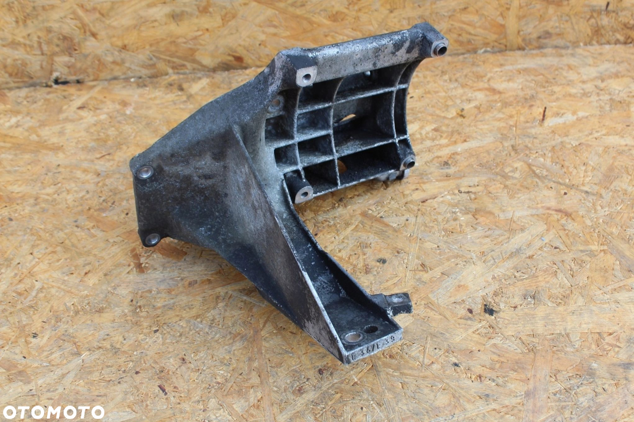 Łapa silnika PRAWA BMW e38 e39 m60 m62 1736956 v8 3.0 3.5 4.0 4.4 - 2