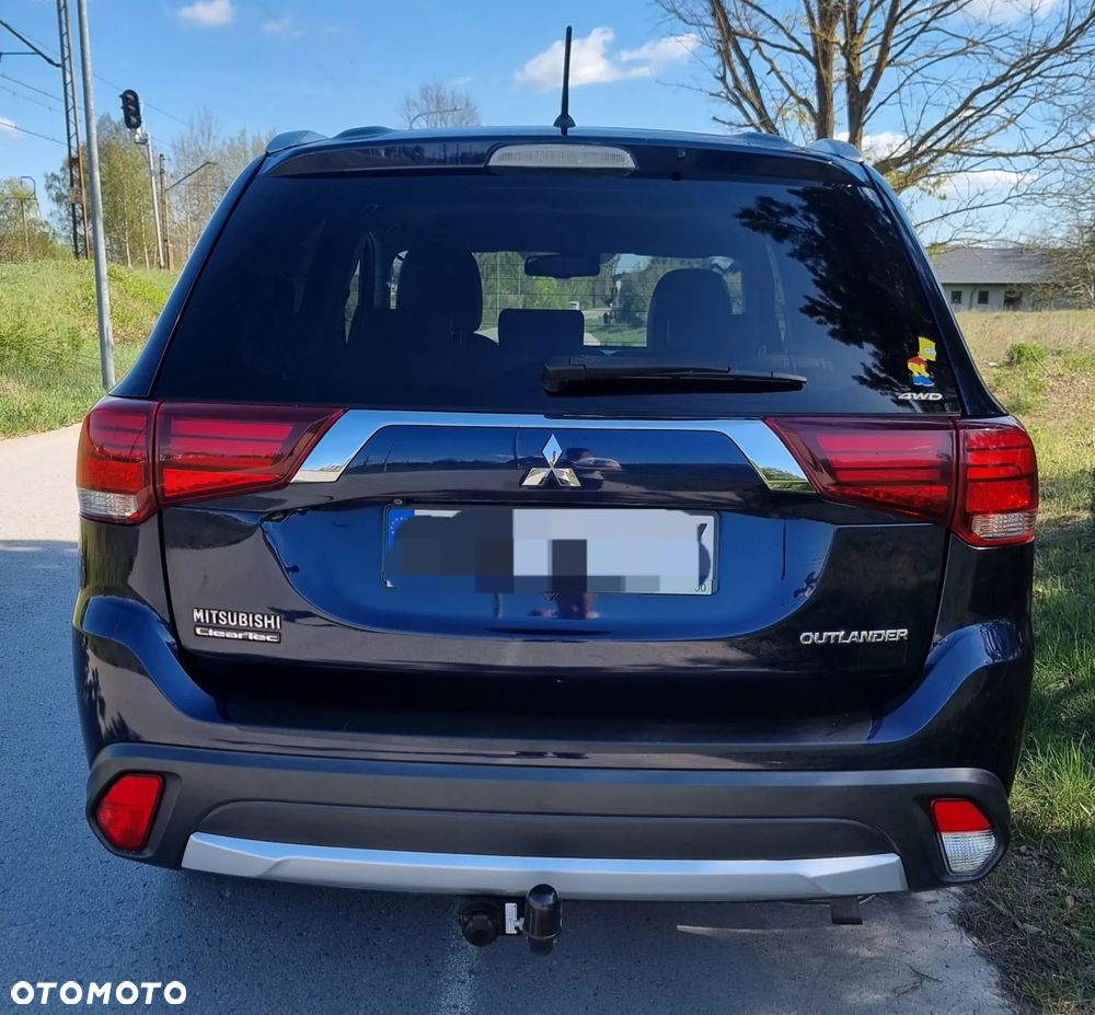 Mitsubishi Outlander 2.0 Intense + Navi 4WD CVT - 28