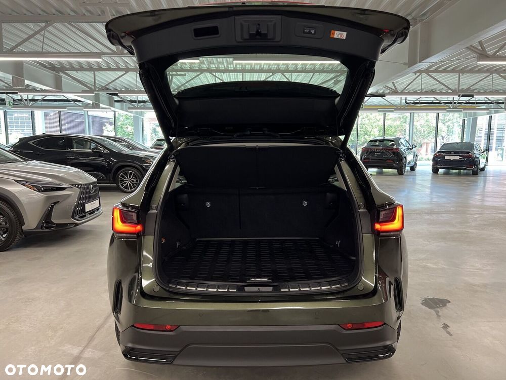 Lexus NX 350h Business AWD - 35