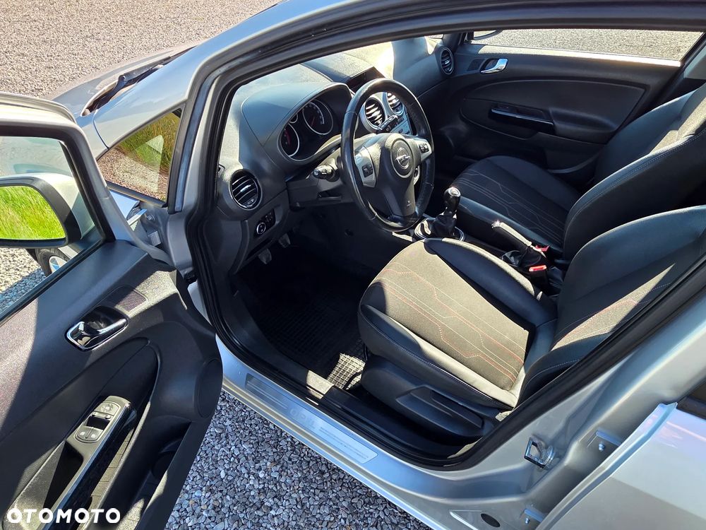 Opel Corsa 1.4 16V Cosmo - 13