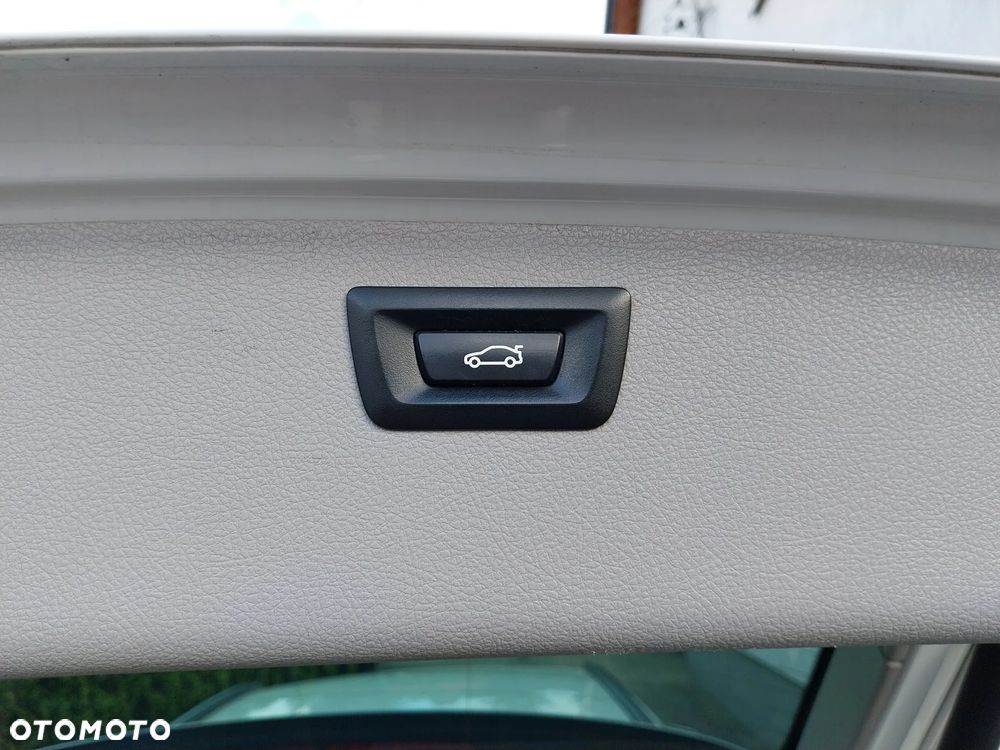 BMW Seria 3 318d Sport Line - 16
