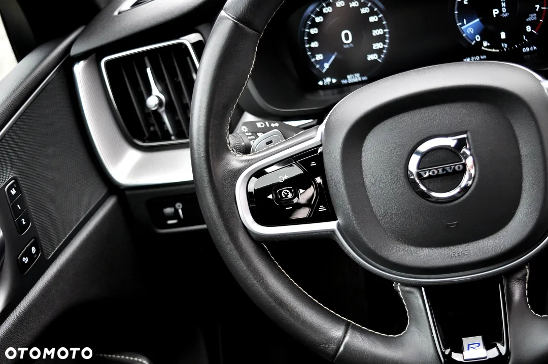 Volvo XC 60 B5 B R-Design - 30