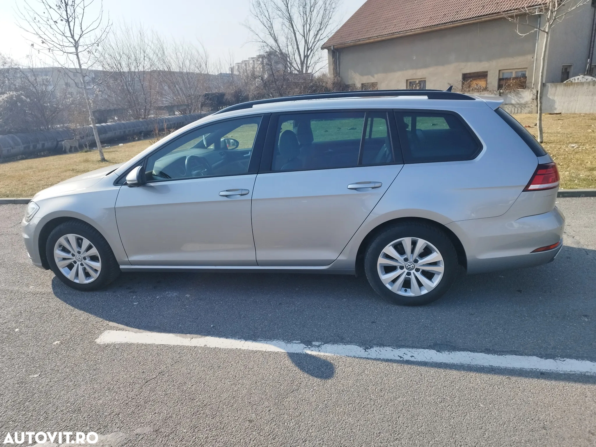 Volkswagen Golf 1.6 TDI Comfortline - 9