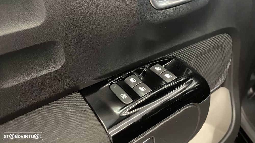 Citroën C3 1.2 PureTech Shine - 32