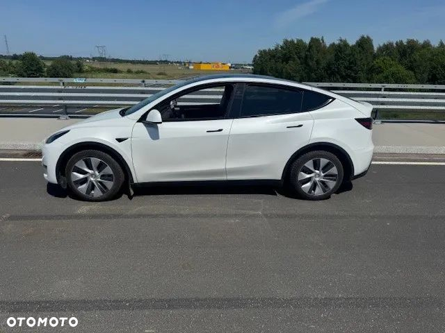 Tesla Y Long Range AWD - 4