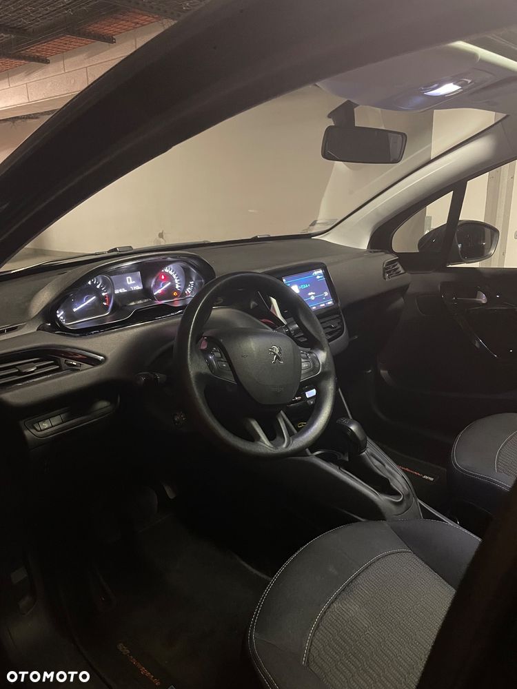 Peugeot 208 - 11