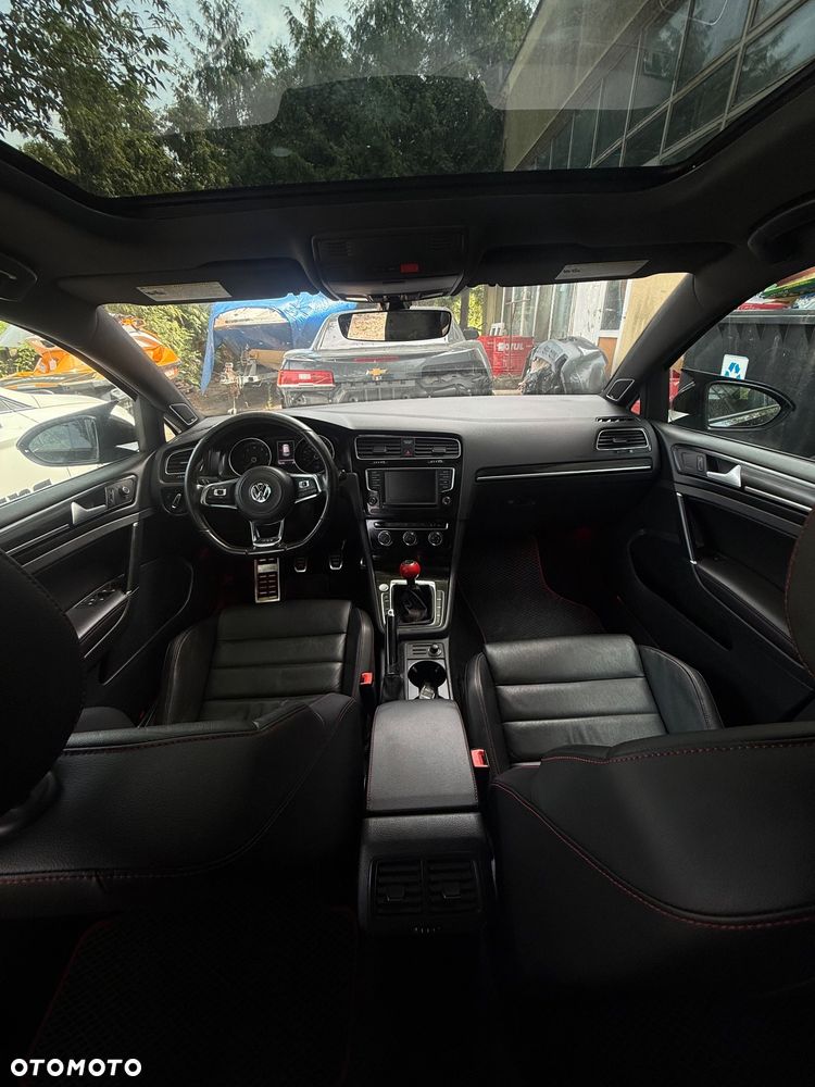 Volkswagen Golf - 10