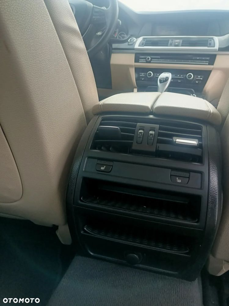 BMW Seria 5 525d xDrive - 22