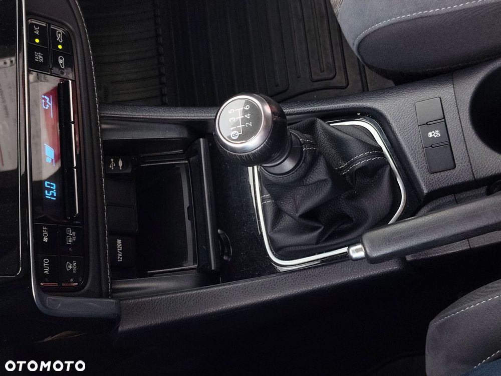 Toyota Auris 1.6 Selection - 17