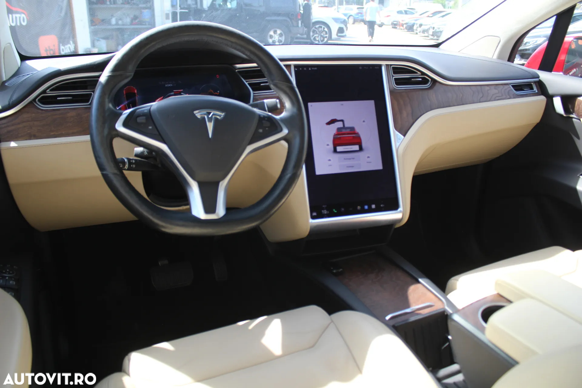 Tesla Model X - 5