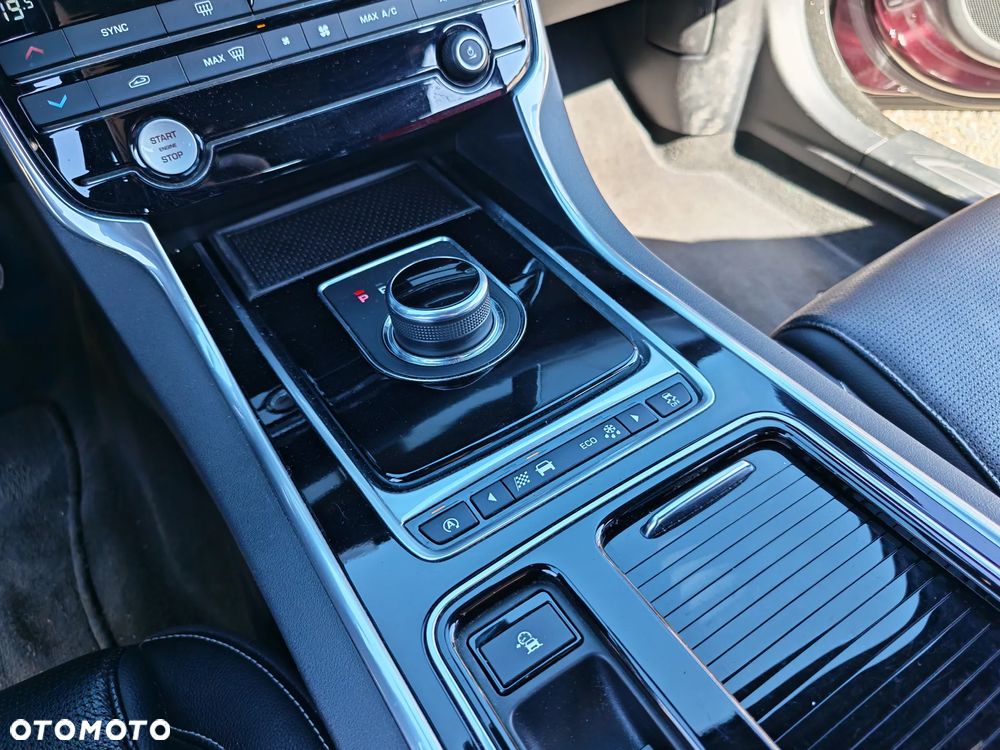 Jaguar XF E-Performance Pure - 22