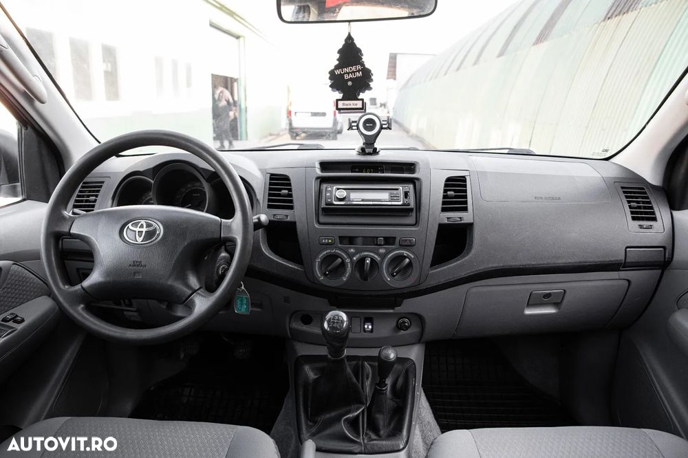 Toyota Hilux 4x4 Double Cab Life - 8