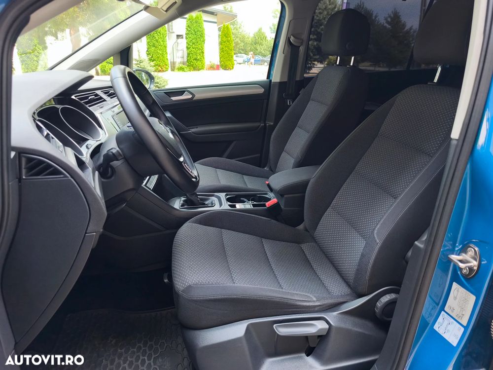 Volkswagen Touran - 10